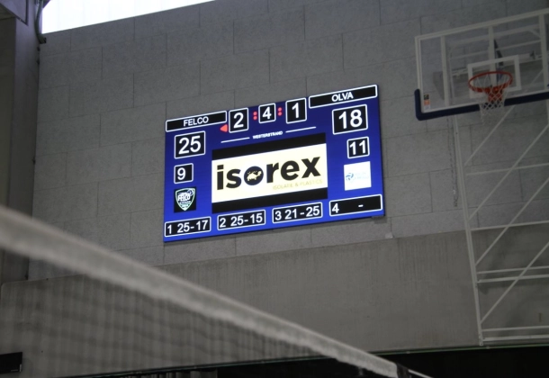 LED scherm als digitaal scorebord in sporthal voor volleybal