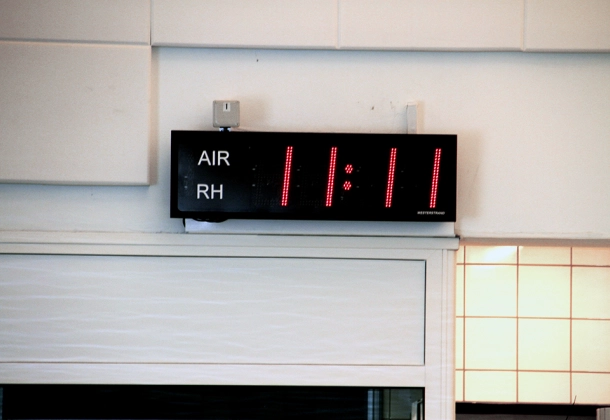 weergave temperatuur en vochtigheid zwembad