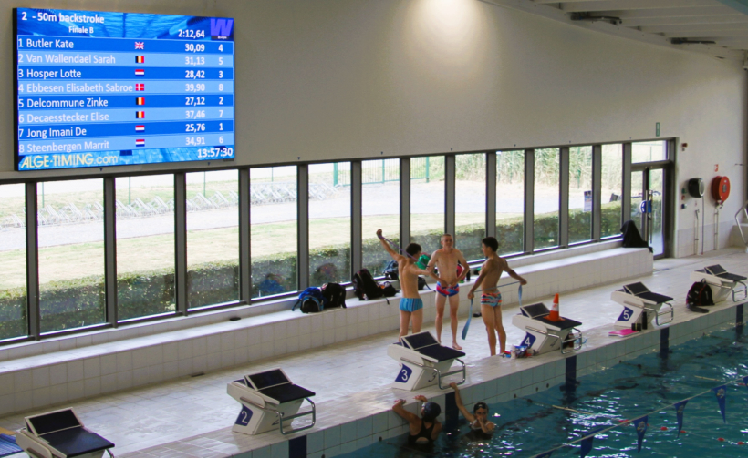 LED scherm voor waterpolo en zwemwedstrijden