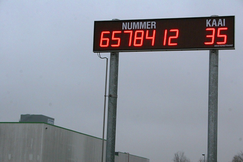 display vrachtwagens nummer loskade 