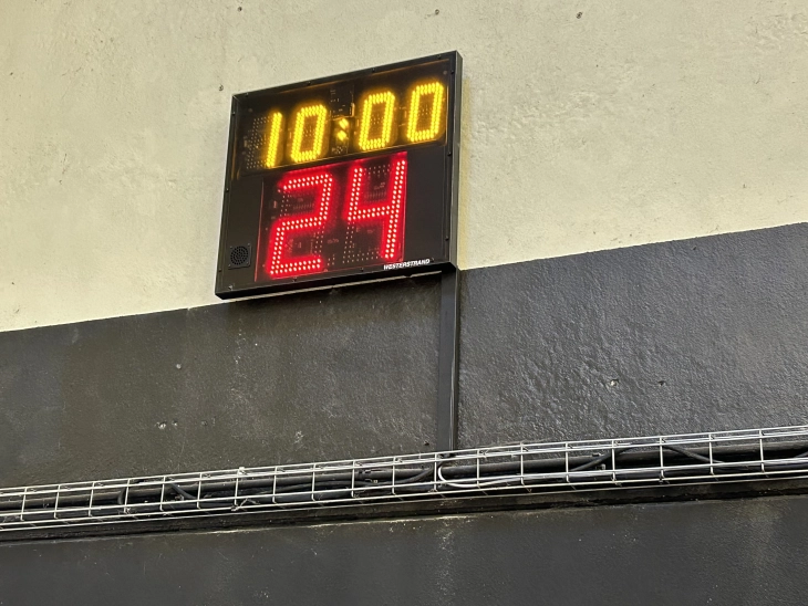 Shotklokken met weergave speeltijd voor basketbal
