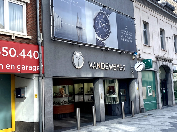 Dubbelzijdige analoge buitenklok
