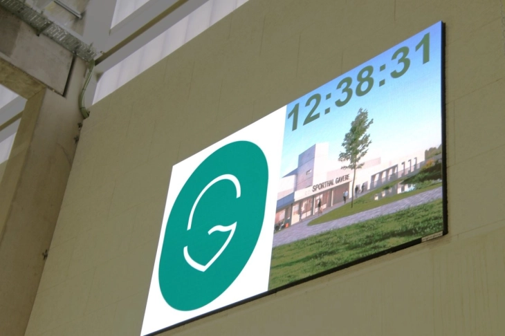 LED scherm in sporthal voor algemene aankondigingen