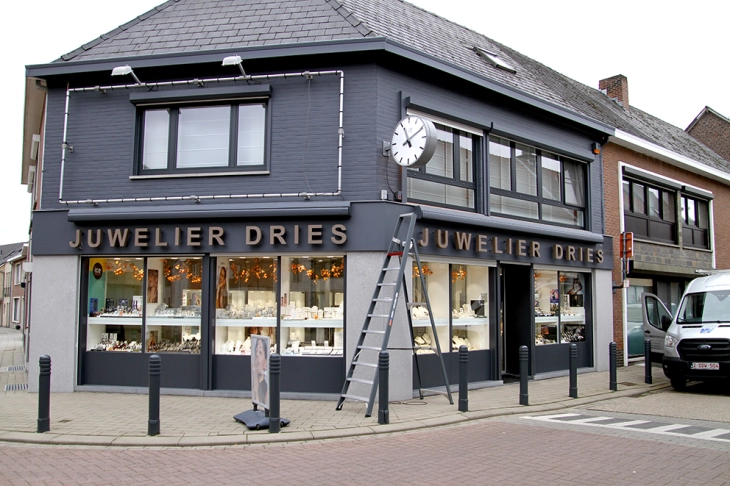 Realisatie Westerstrand - dubbelzijdige buitenklok
