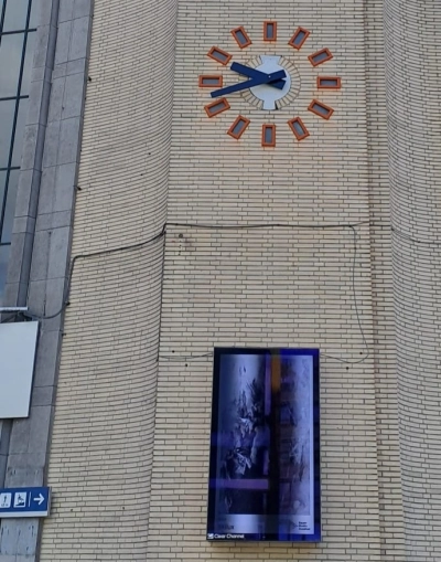 geveklok met grote wijzers